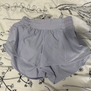 lululemon hotty hot low rise 2.5" shorts